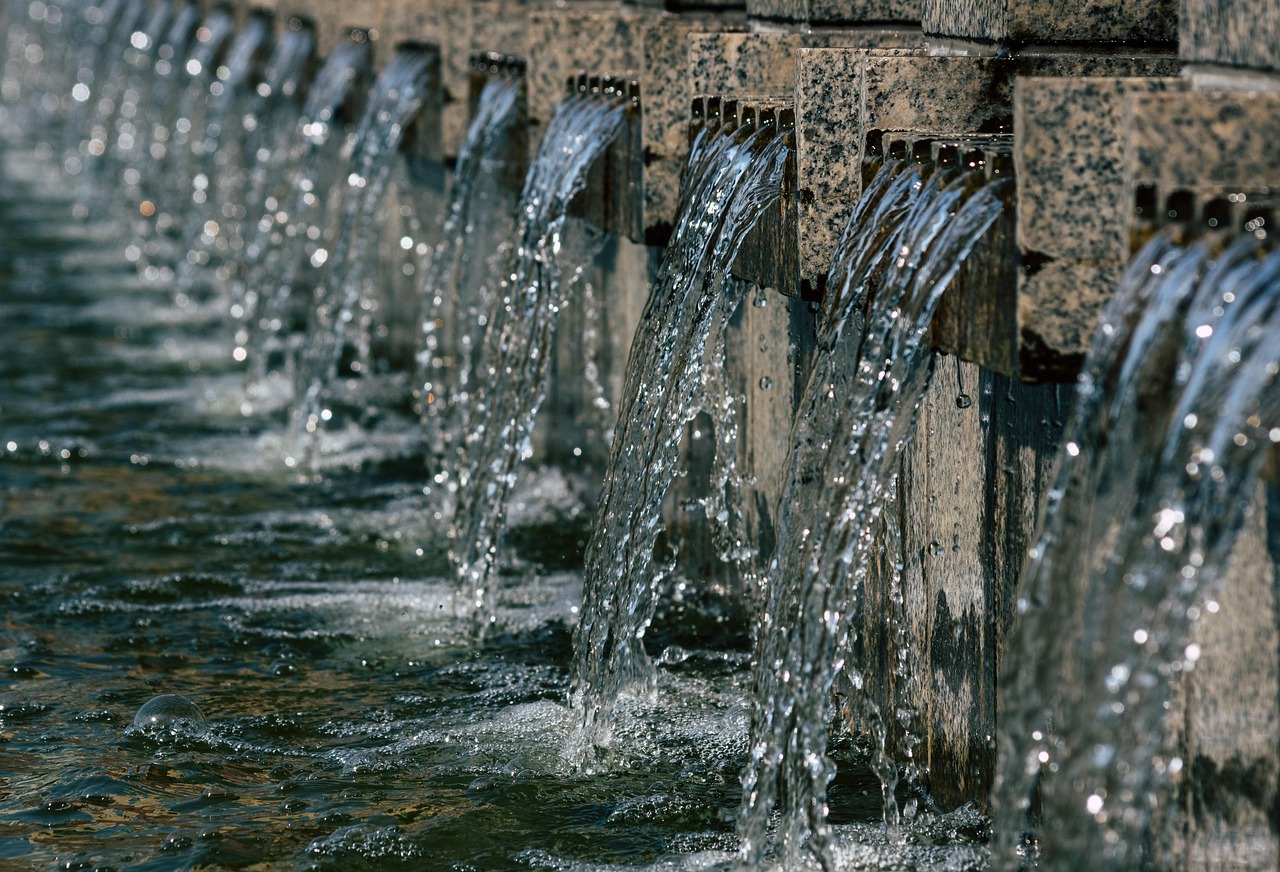 Fountain, beam, nature — examplearticle