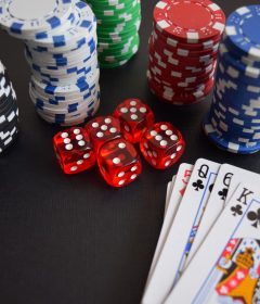 How Modern Online Slots Combine Design, Mechanics, and Interactive Features