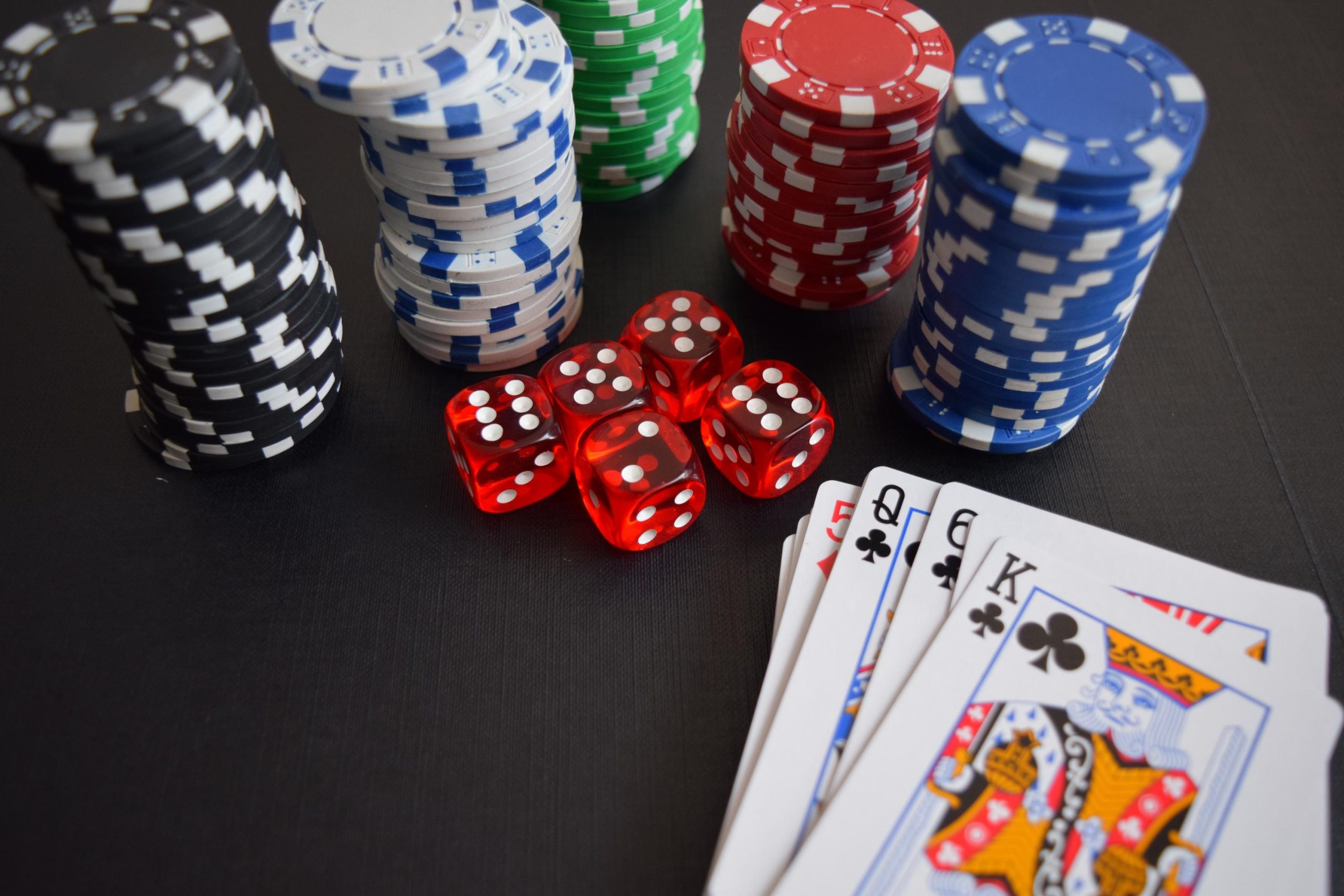 How Modern Online Slots Combine Design, Mechanics, and Interactive Features